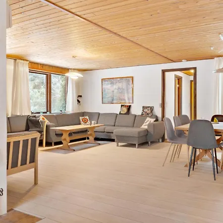 5 Bedroom Amazing In Prázdninový dům *